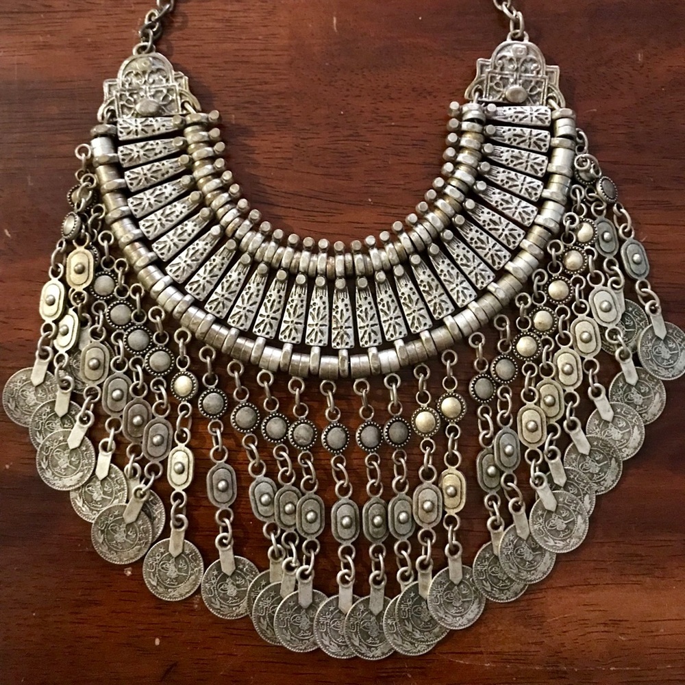 Beautiful vintage coined necklace- silver